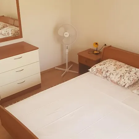 Apartamento Danijela & Vlado - Three Bedroom With Balcony And Garden View *