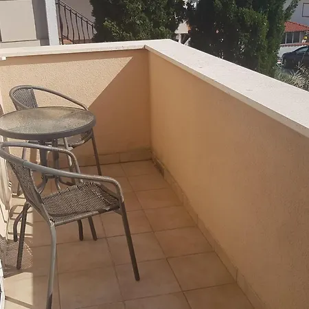 Danijela & Vlado - Three Bedroom With Balcony And Garden View Apartamento Lopar