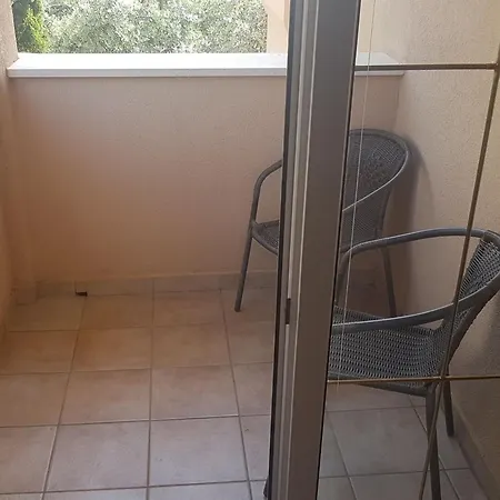 Danijela & Vlado - Three Bedroom With Balcony And Garden View *