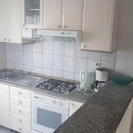 Danijela & Vlado - Three Bedroom With Balcony And Garden View