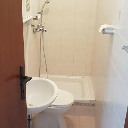 Danijela & Vlado - Three Bedroom With Balcony And Garden View *