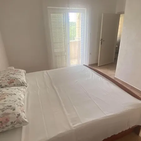 Danijela & Vlado - Three Bedroom With Balcony And Garden View *