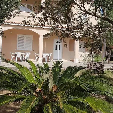 Danijela & Vlado - Three Bedroom With Balcony And Garden View Apartamento *
