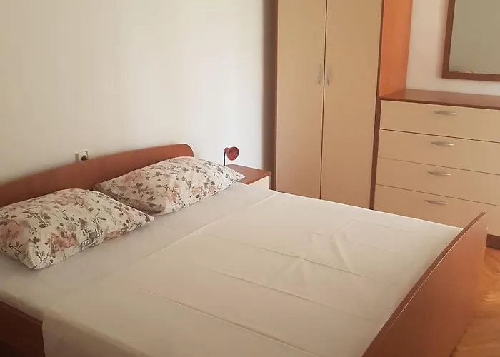 Danijela & Vlado - Three Bedroom With Balcony And Garden View Apartment *