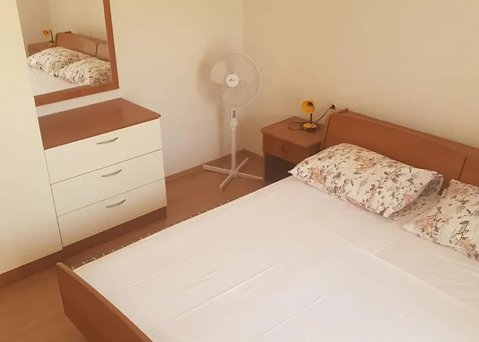 Apartment Danijela & Vlado - Three Bedroom With Balcony And Garden View *