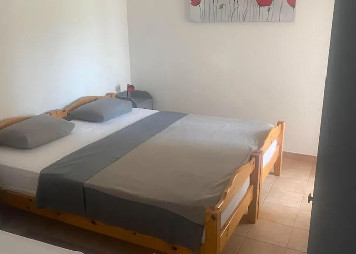 Apartment Danijela & Vlado - Three Bedroom With Balcony And Garden View Lopar