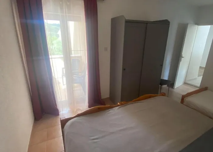 Apartment Danijela & Vlado - Three Bedroom With Balcony And Garden View