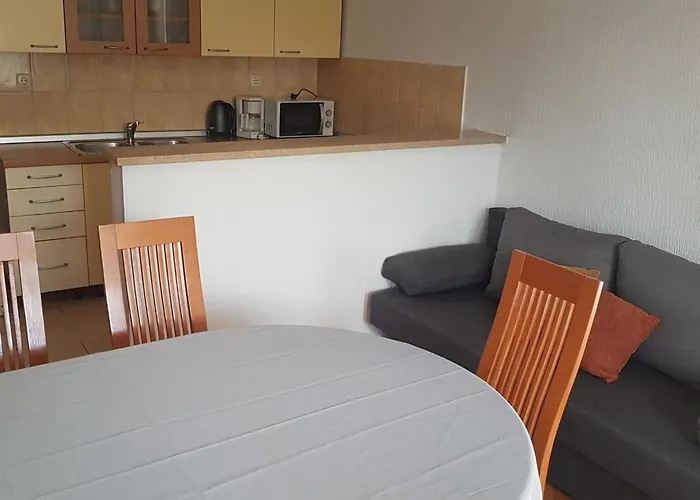 Apartment Danijela & Vlado - Three Bedroom With Balcony And Garden View Lopar