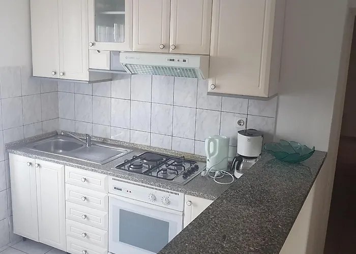 Danijela & Vlado - Three Bedroom With Balcony And Garden View