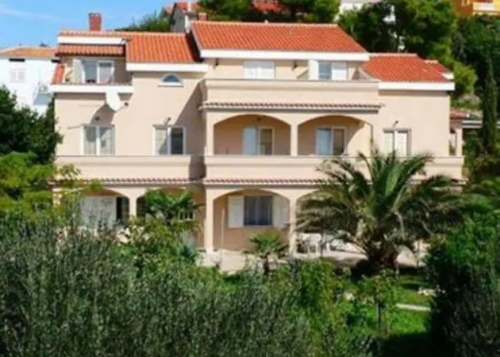 Danijela & Vlado - Three Bedroom With Balcony And Garden View Apartment Lopar