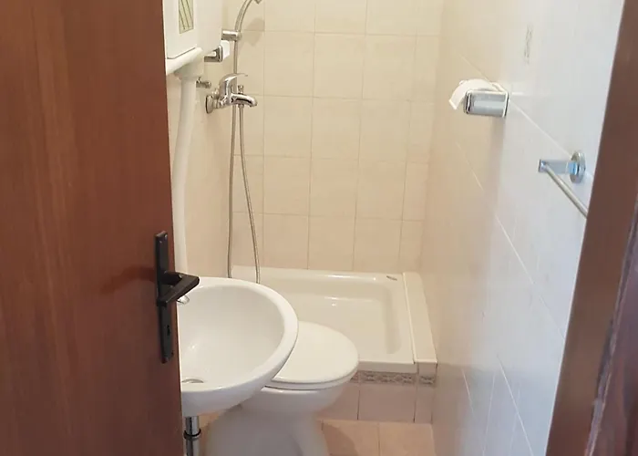 Danijela & Vlado - Three Bedroom With Balcony And Garden View *