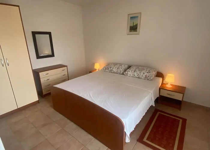 Apartment Danijela & Vlado - Three Bedroom With Balcony And Garden View