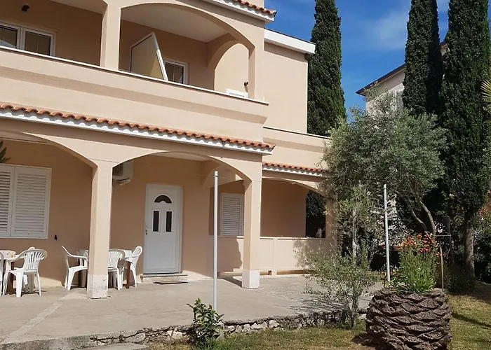 Danijela & Vlado - Three Bedroom With Balcony And Garden View Apartment