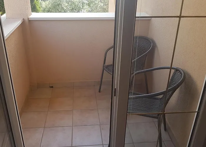 Danijela & Vlado - Three Bedroom With Balcony And Garden View *