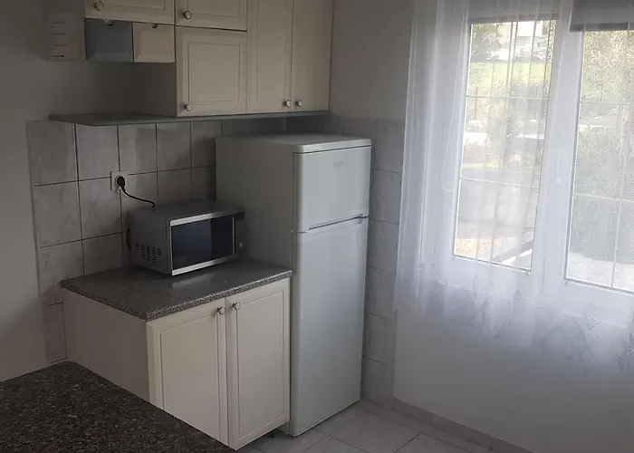 Apartmán Danijela & Vlado - Three Bedroom With Balcony And Garden View
