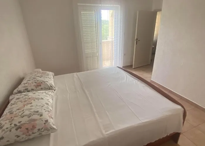 Danijela & Vlado - Three Bedroom With Balcony And Garden View *